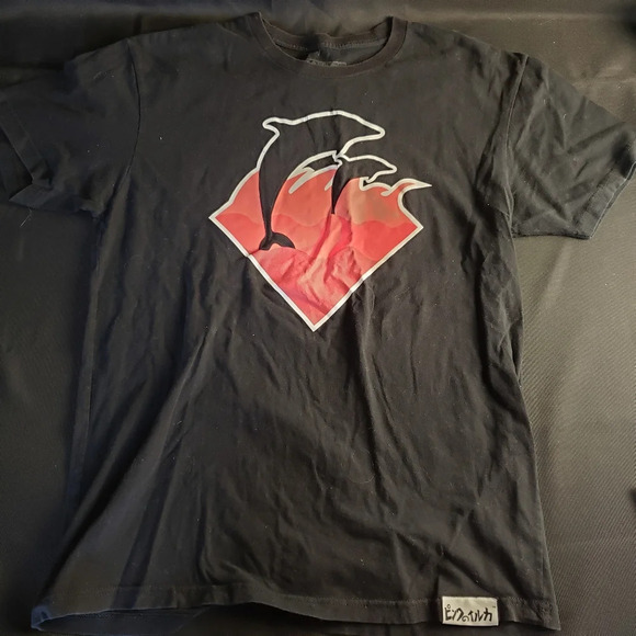 Pink Dolphin Graphic T-Shirt‎ Large - Picture 1 of 5